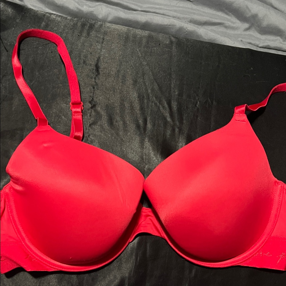 PINK Victoria's Secret Smooth Red T-Shirt Bra